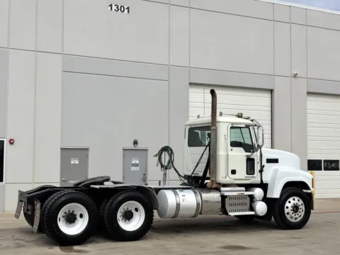 More photos of 2016 MACK CHU613 at Forge Truck Centers - Texas, TX