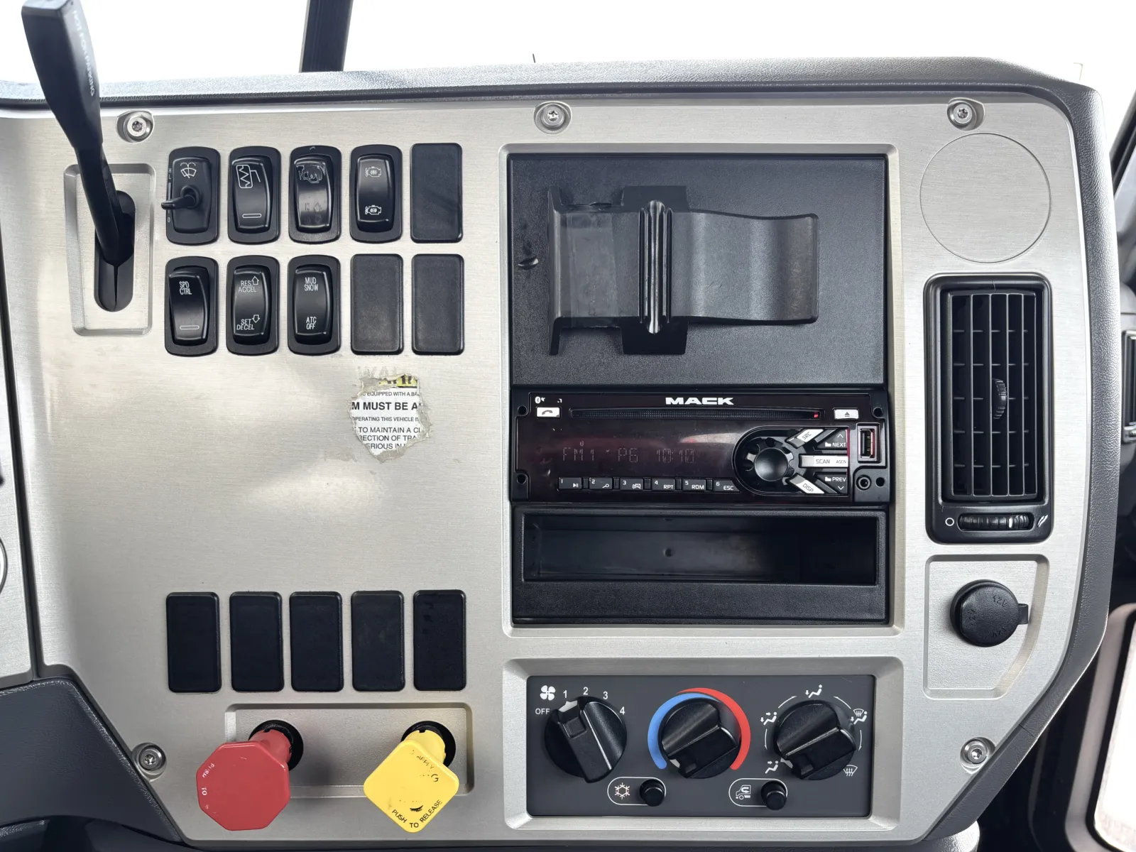 2016 Mack - image 18