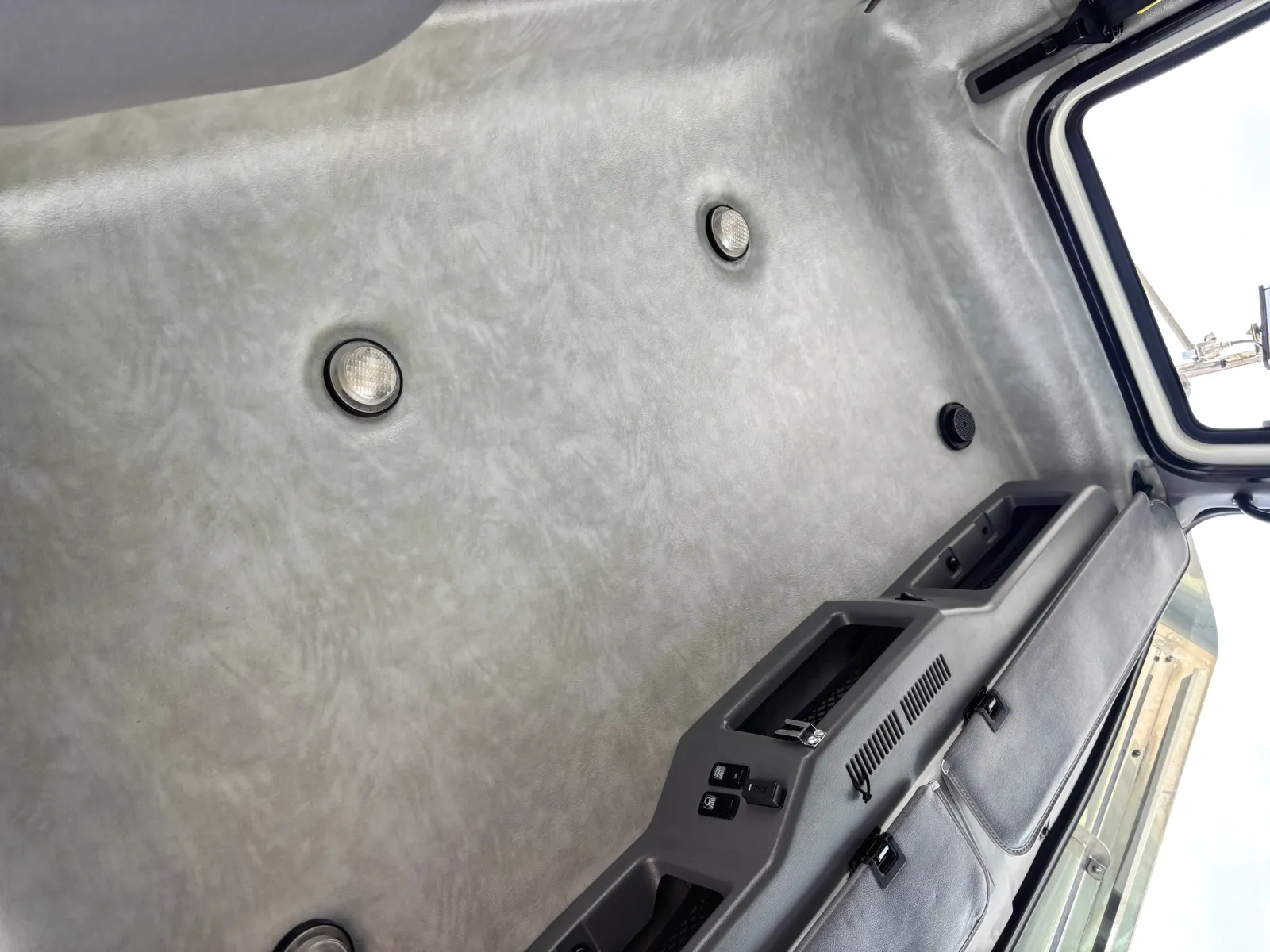 2016 Mack - image 21