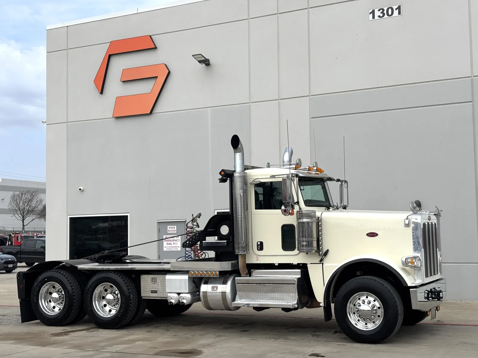 2020 PETERBILT 389 for sale in Hutchins, TX