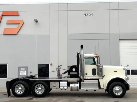 Another view of 2020 PETERBILT 389 for sale in Hutchins, TX at Forge Truck Centers - Texas