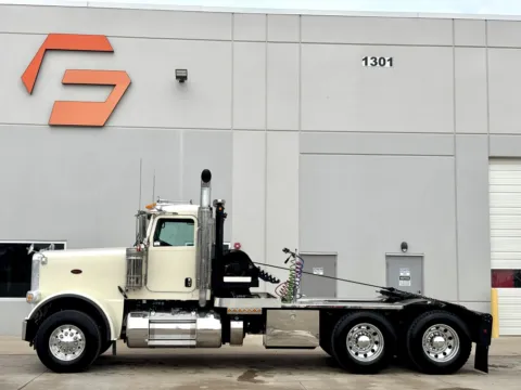 More photos of 2020 PETERBILT 389 at Forge Truck Centers - Texas, TX