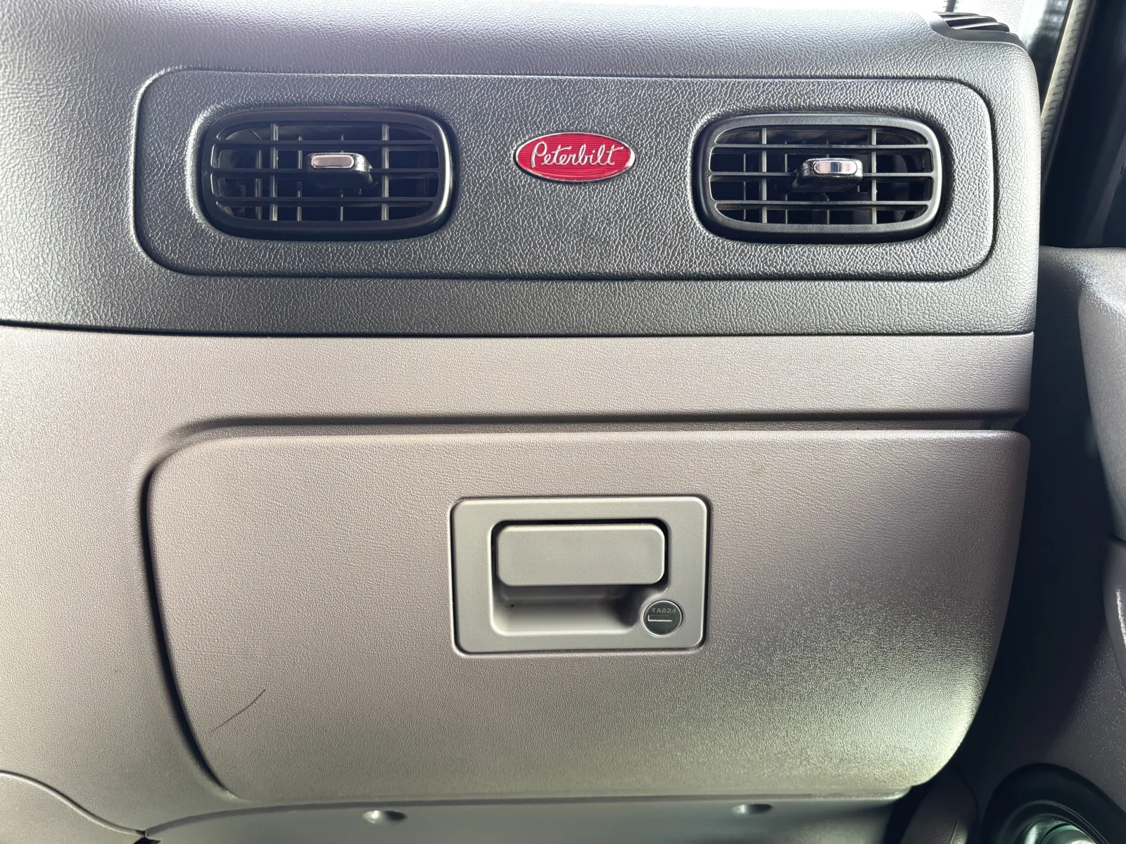 2024 Peterbilt 389 - image 19