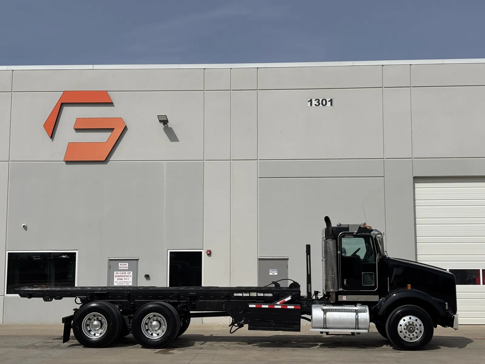 2005 Kenworth T800 - image 3