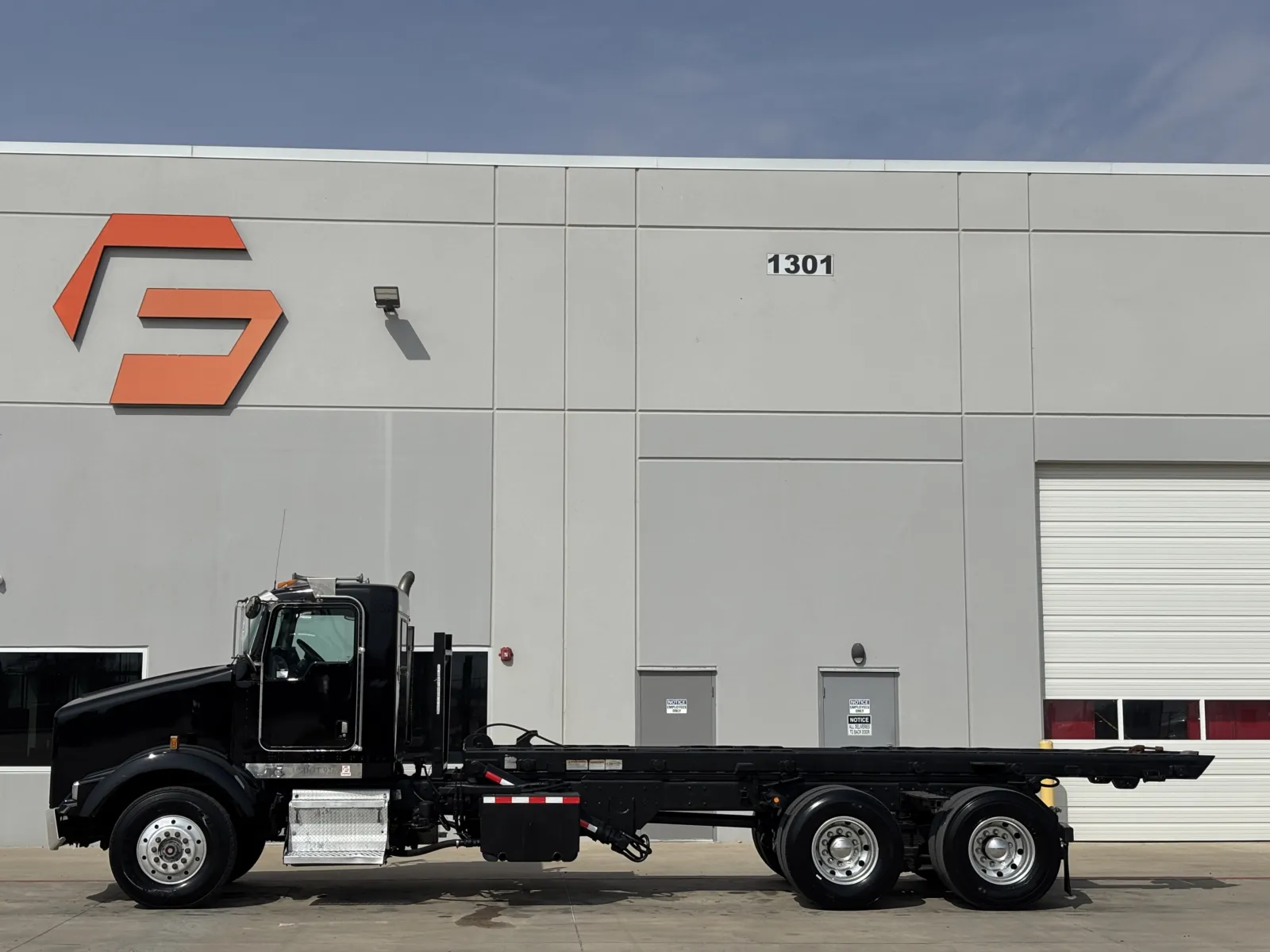 2005 Kenworth T800 - image 4