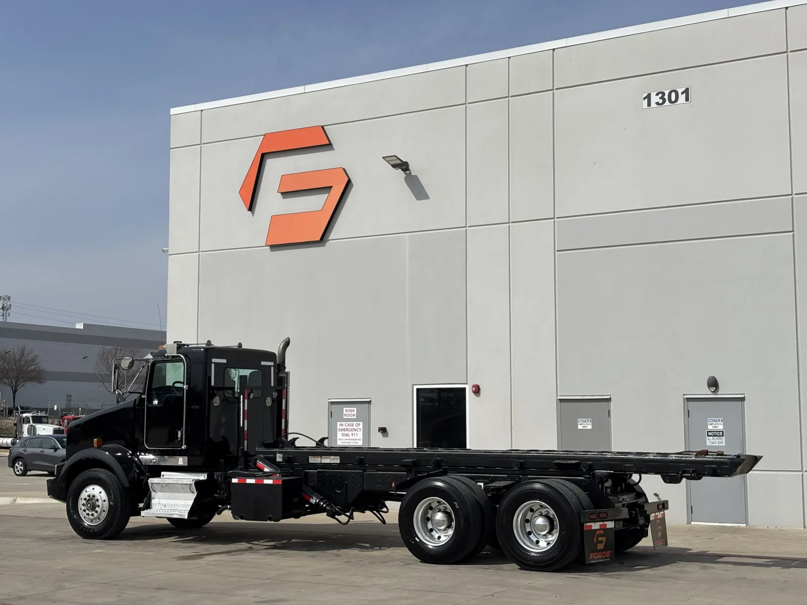 2005 Kenworth T800 - image 6