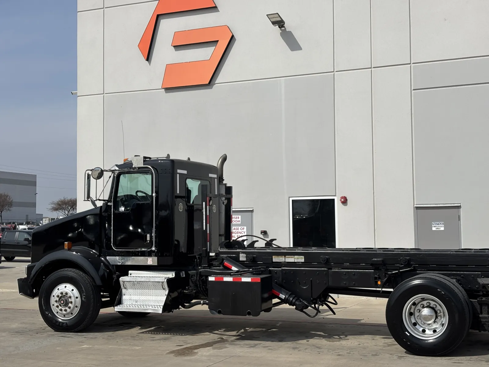 2005 Kenworth T800 - image 8