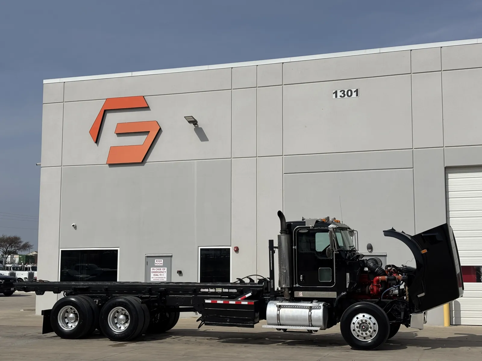 2005 Kenworth T800 - image 9