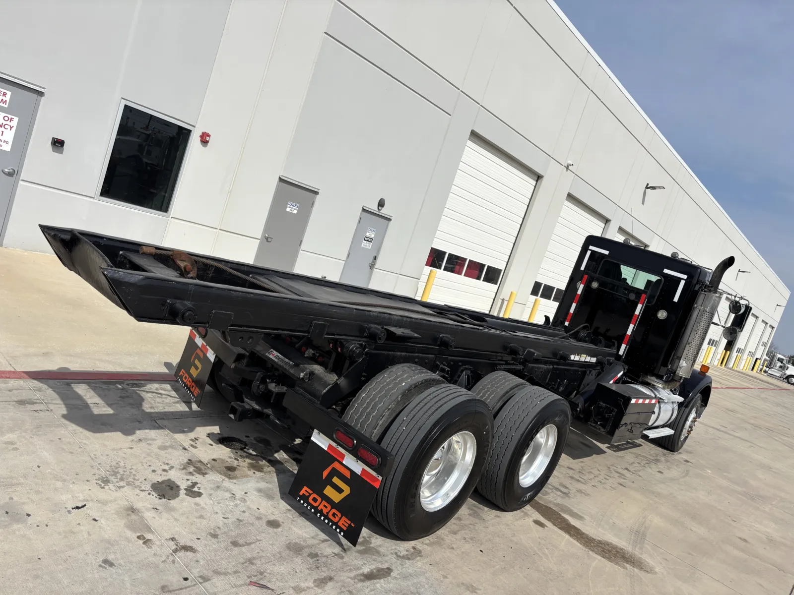 2005 Kenworth T800 - image 11