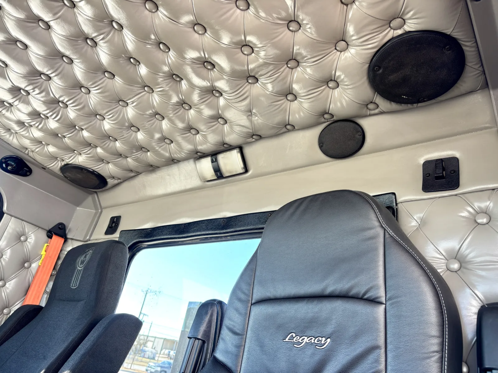 2005 Kenworth T800 - image 18