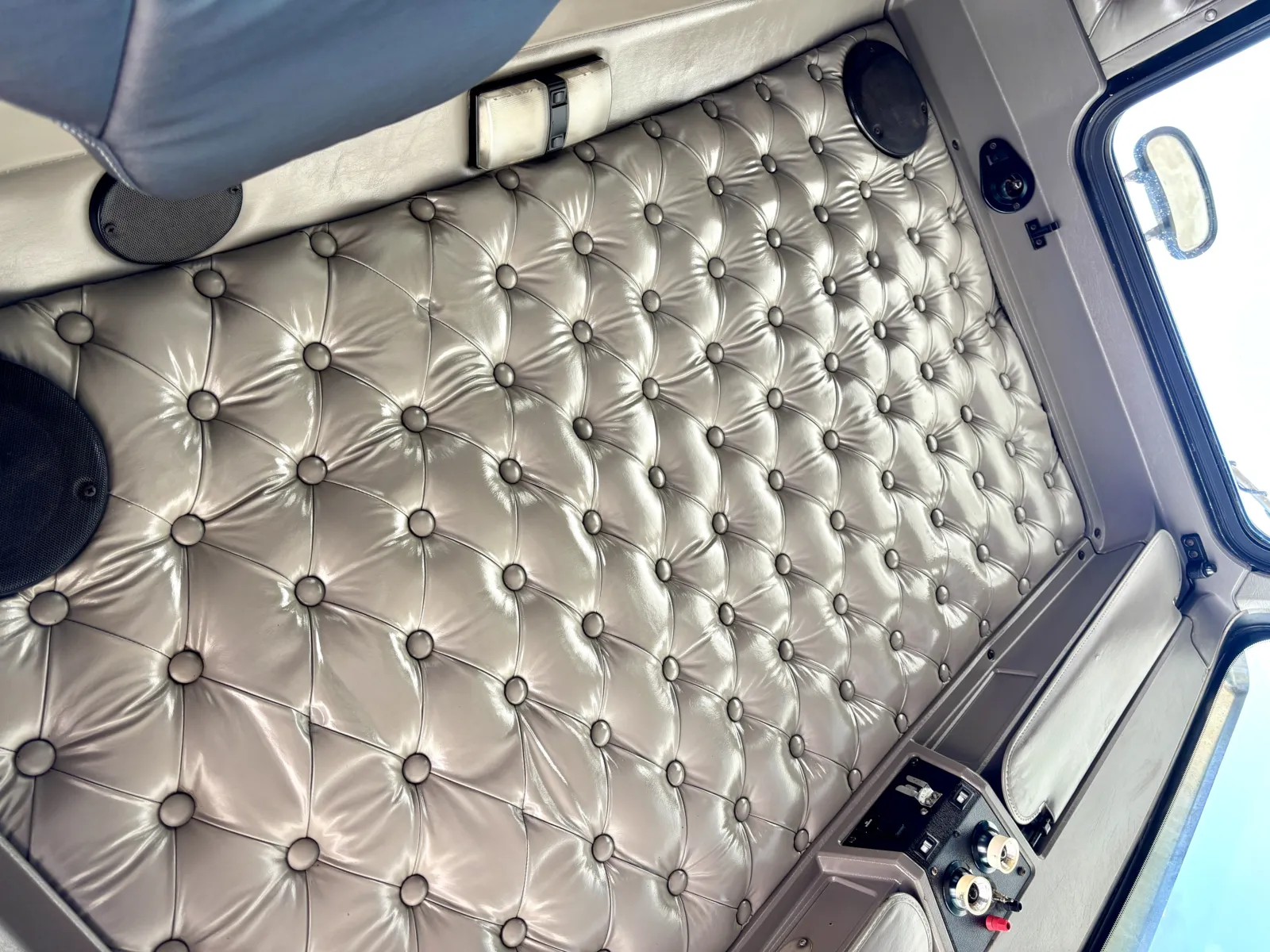 2005 Kenworth T800 - image 19