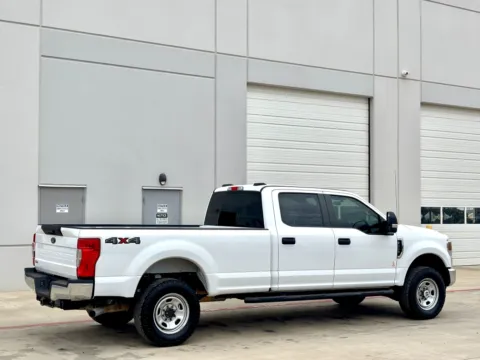 More photos of 2022 FORD F350 at Forge Truck Centers - Texas, TX