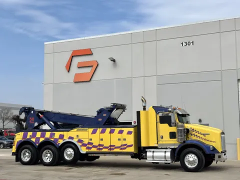 2010 KENWORTH T800 for sale in Hutchins, TX