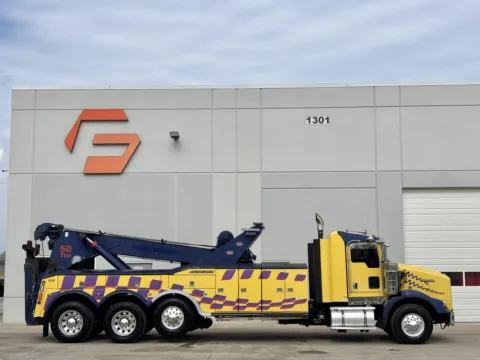 Another view of 2010 KENWORTH T800 for sale in Hutchins, TX at Forge Truck Centers - Texas