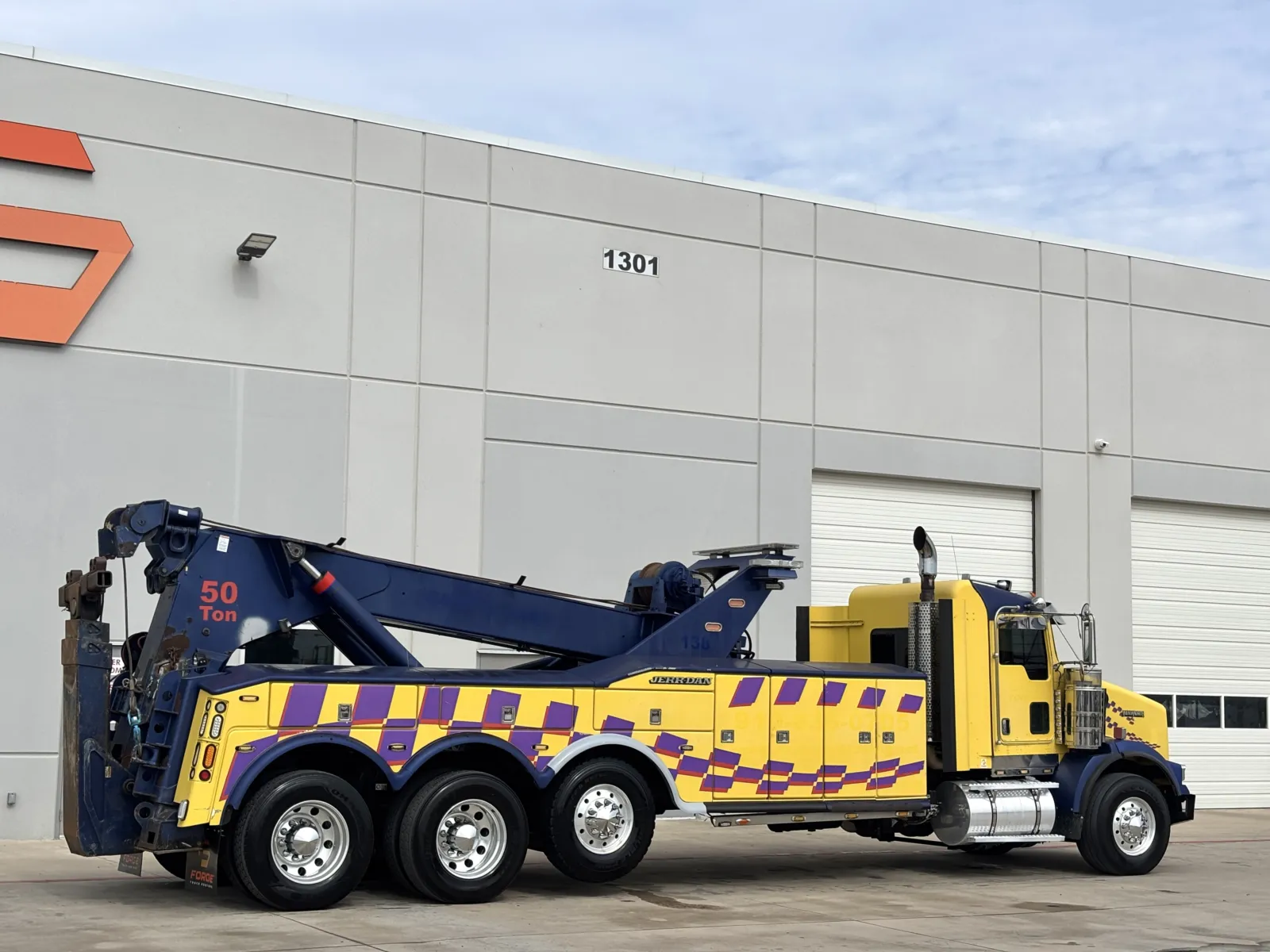 2010 Kenworth T800 - image 5