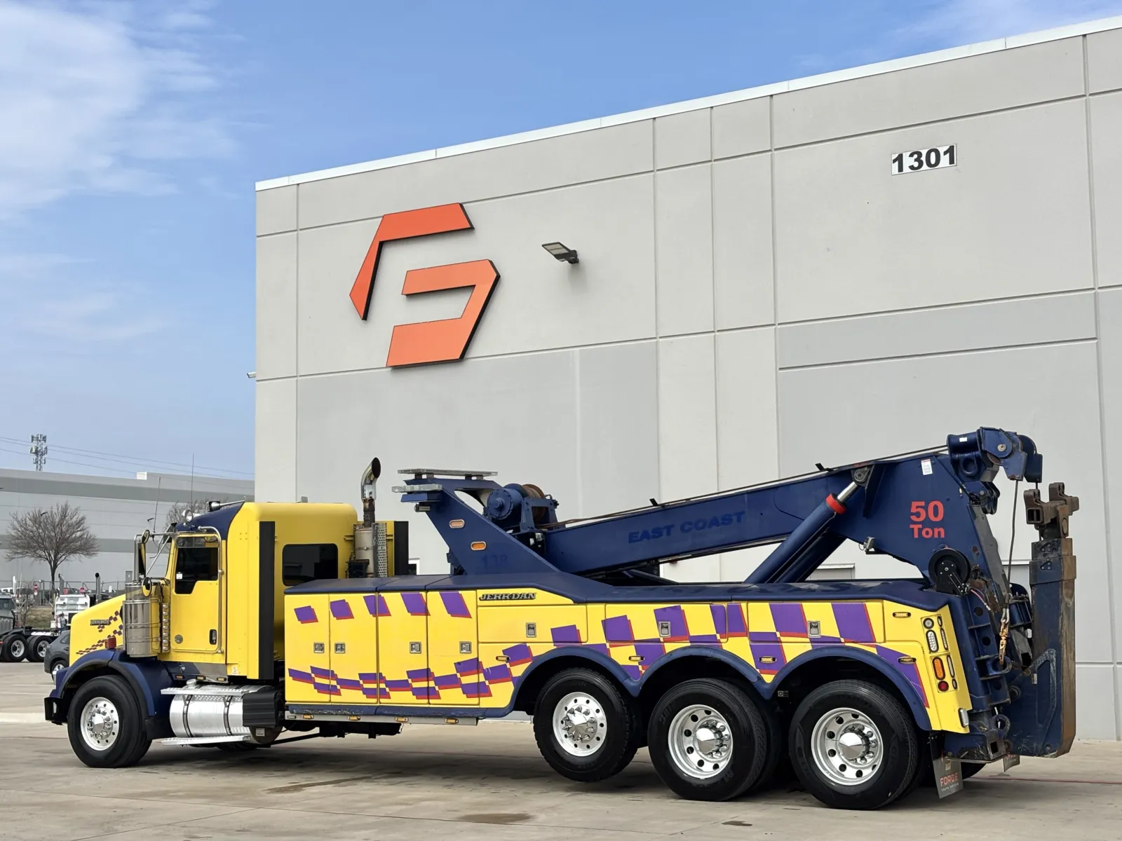 2010 Kenworth T800 - image 6