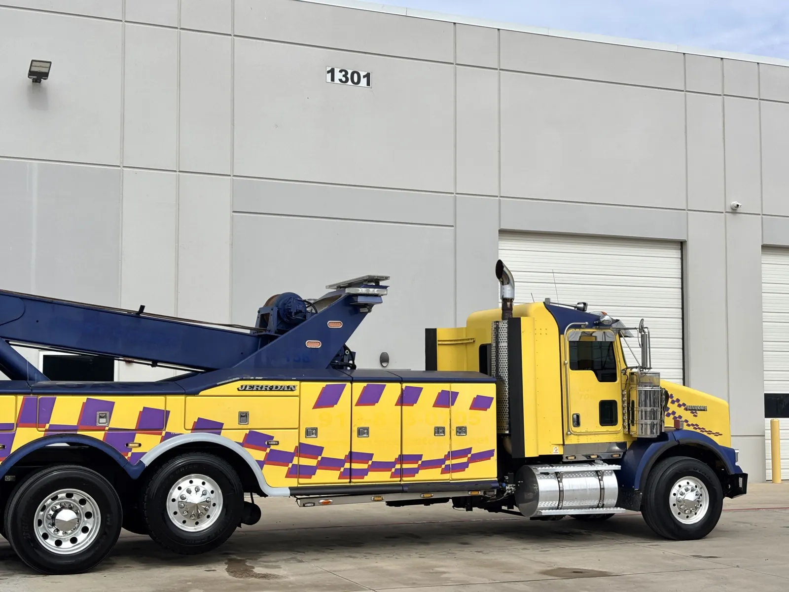 2010 Kenworth T800 - image 7