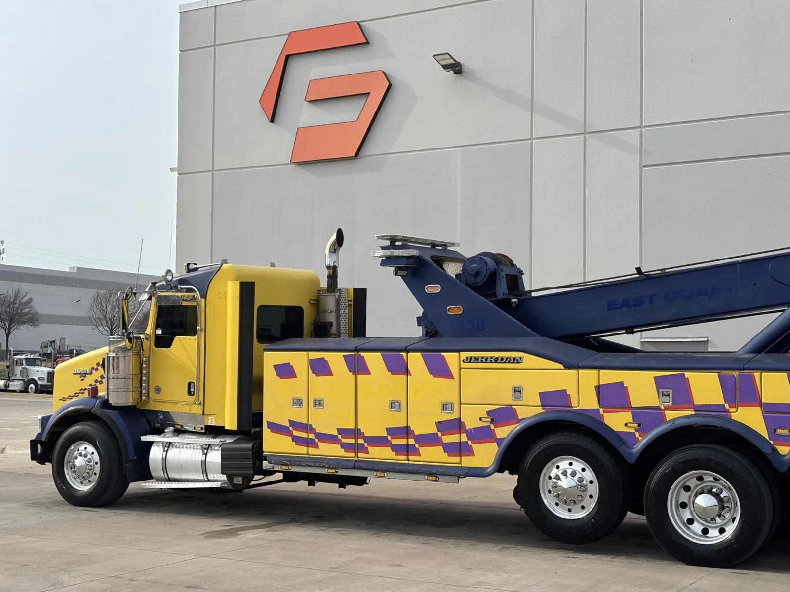 2010 Kenworth T800 - image 8