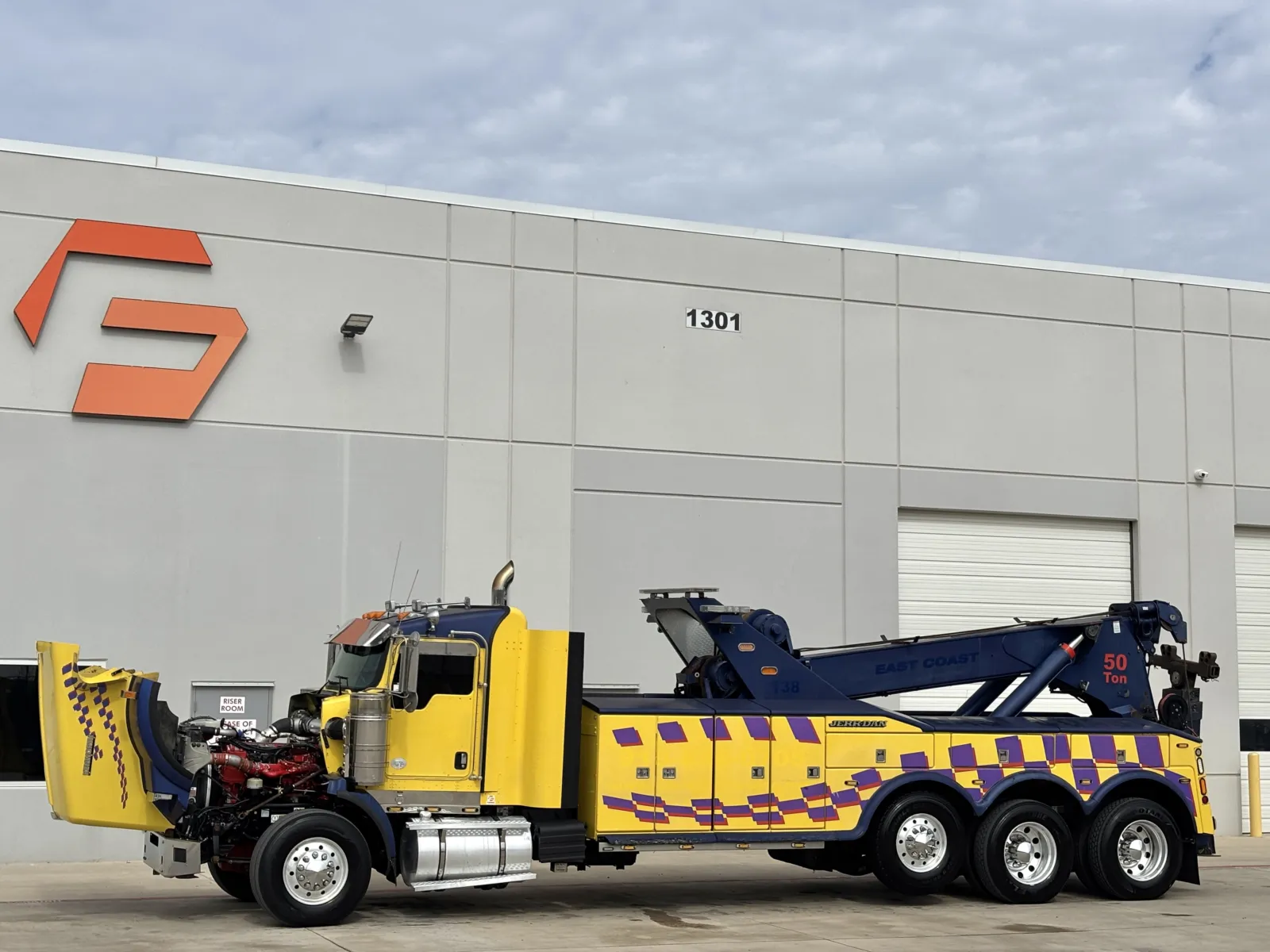 2010 Kenworth T800 - image 10