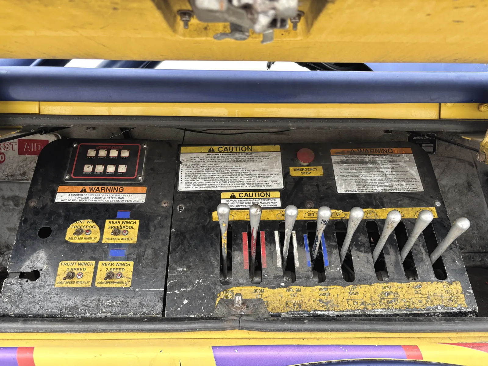 2010 Kenworth T800 - image 13