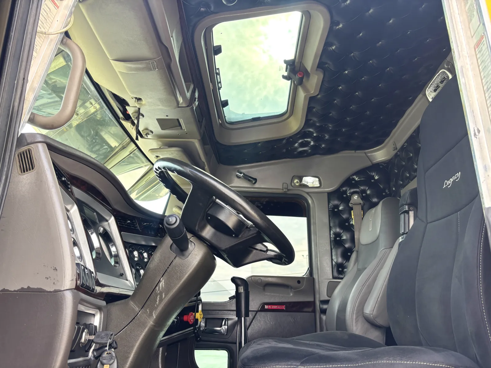 2010 Kenworth T800 - image 17