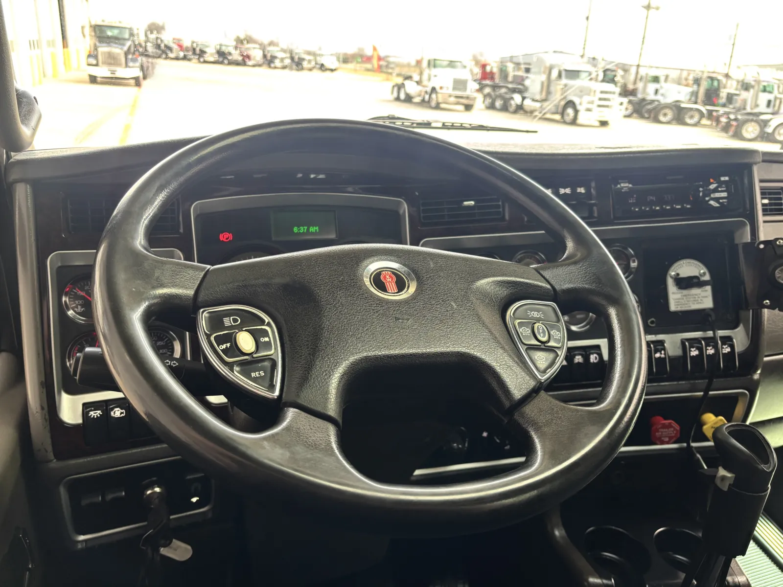 2010 Kenworth T800 - image 19