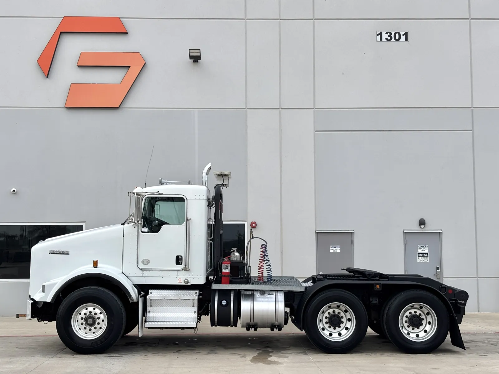 2015 Kenworth T800 - image 4
