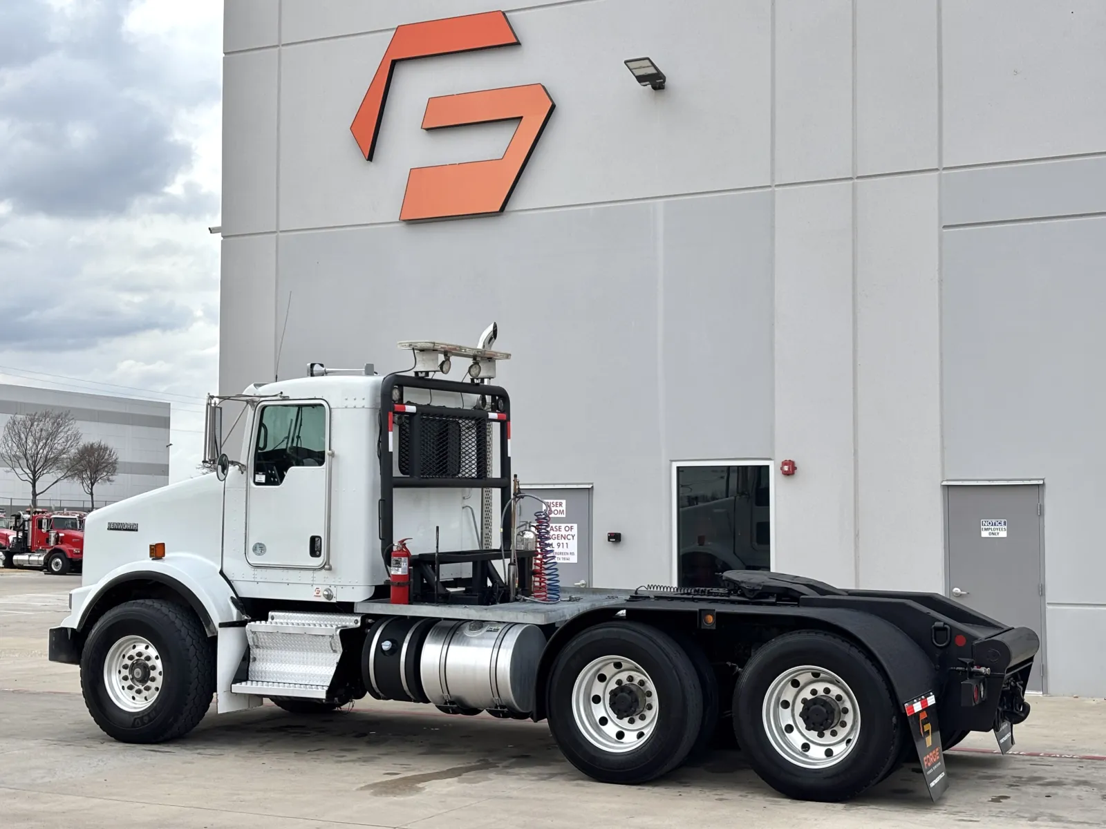 2015 Kenworth T800 - image 6