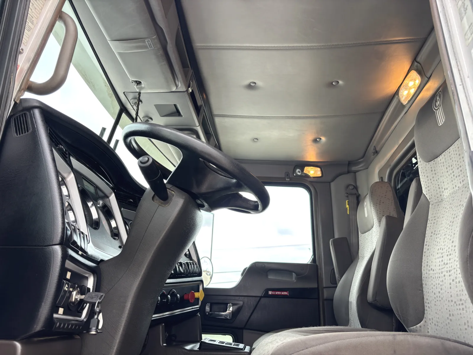 2015 Kenworth T800 - image 14