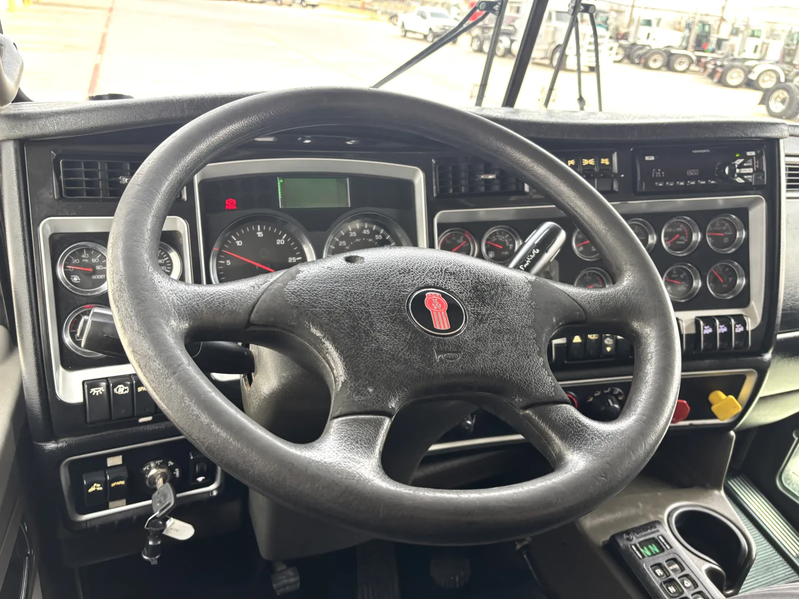 2015 Kenworth T800 - image 15