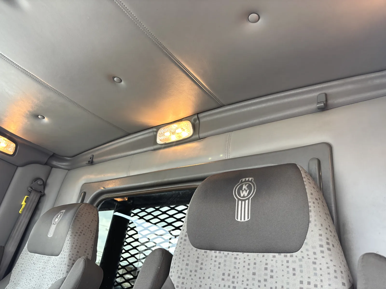 2015 Kenworth T800 - image 20