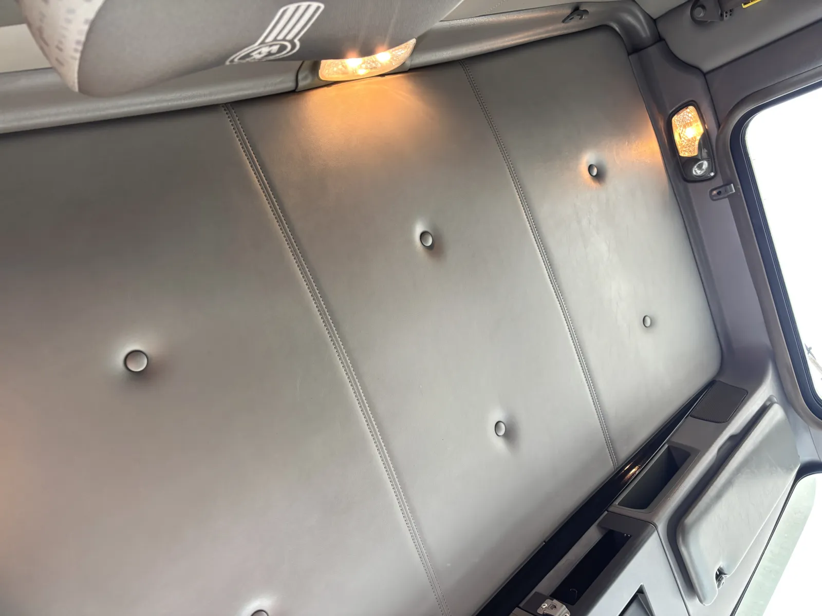 2015 Kenworth T800 - image 21