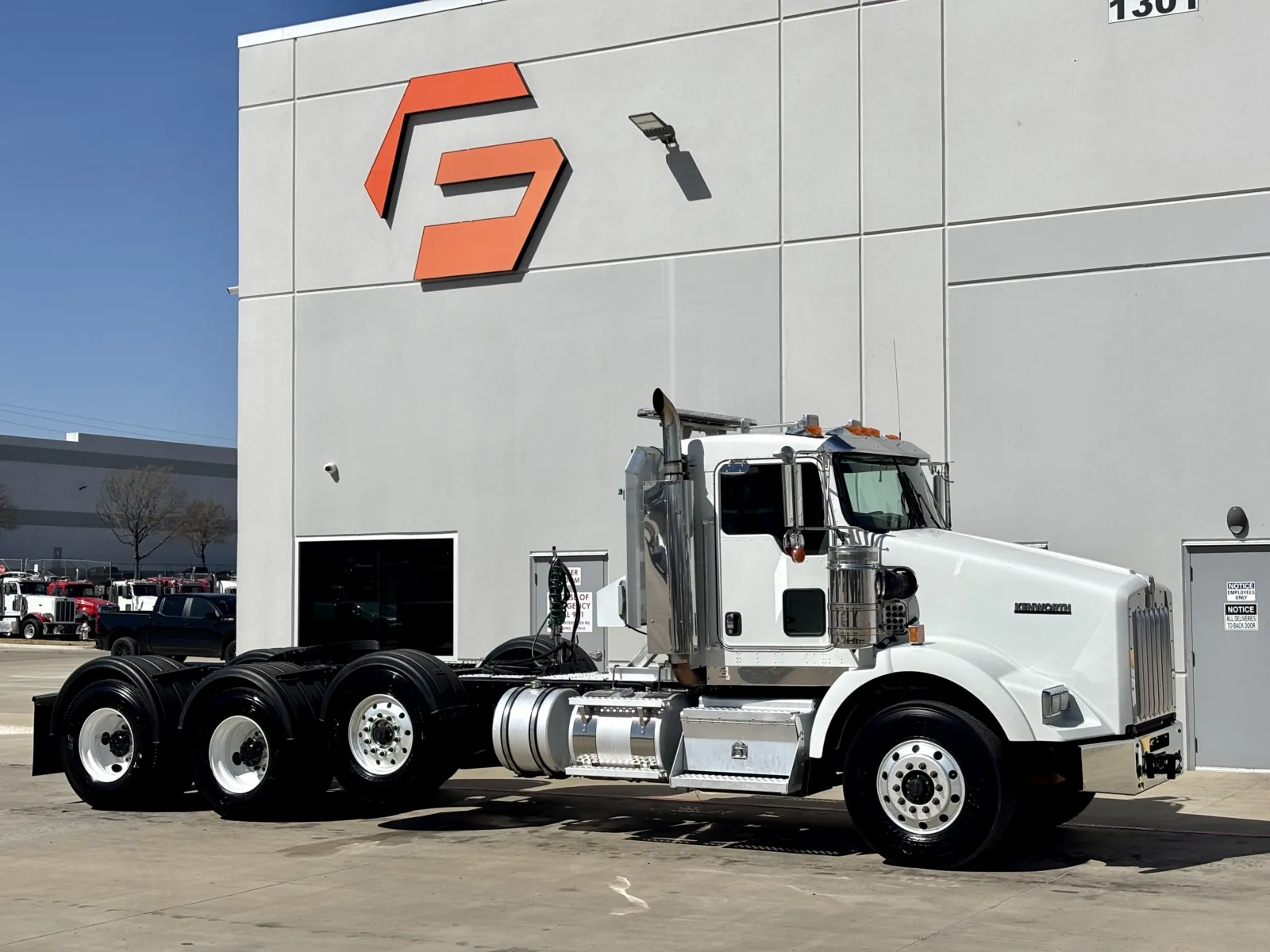 2018 KENWORTH T800 for sale in Hutchins, TX