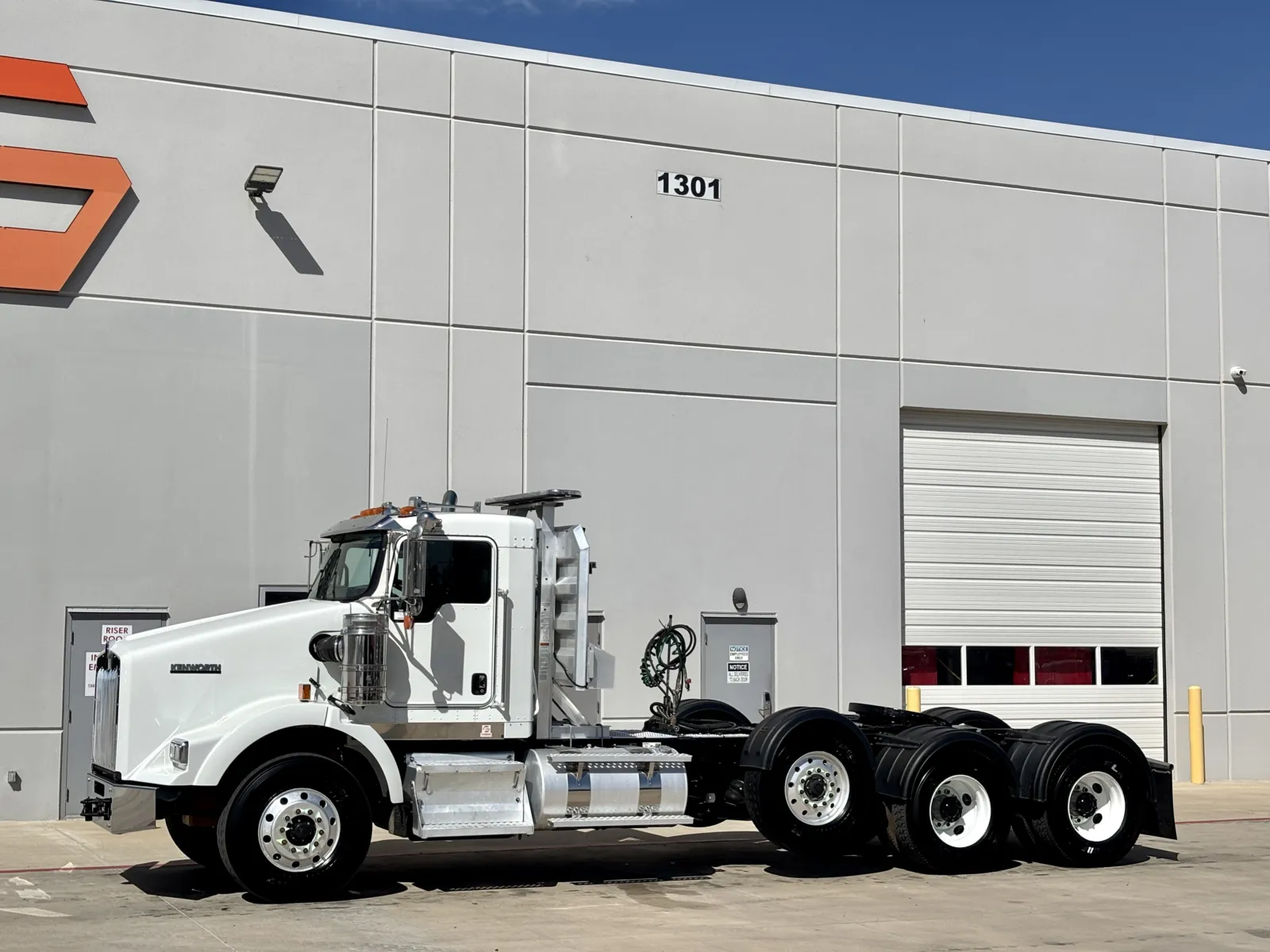 2018 Kenworth T800 - image 2