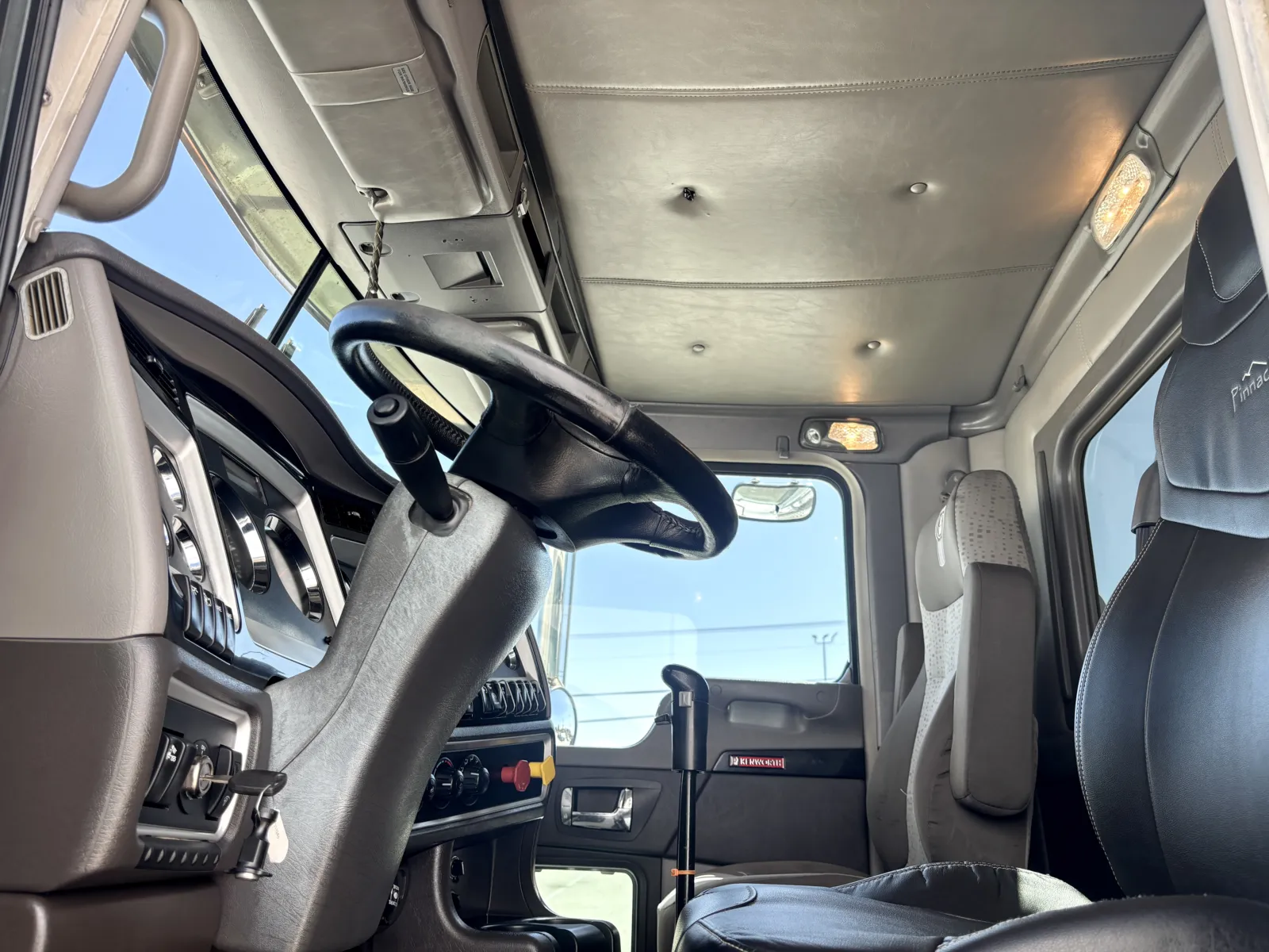 2018 Kenworth T800 - image 14