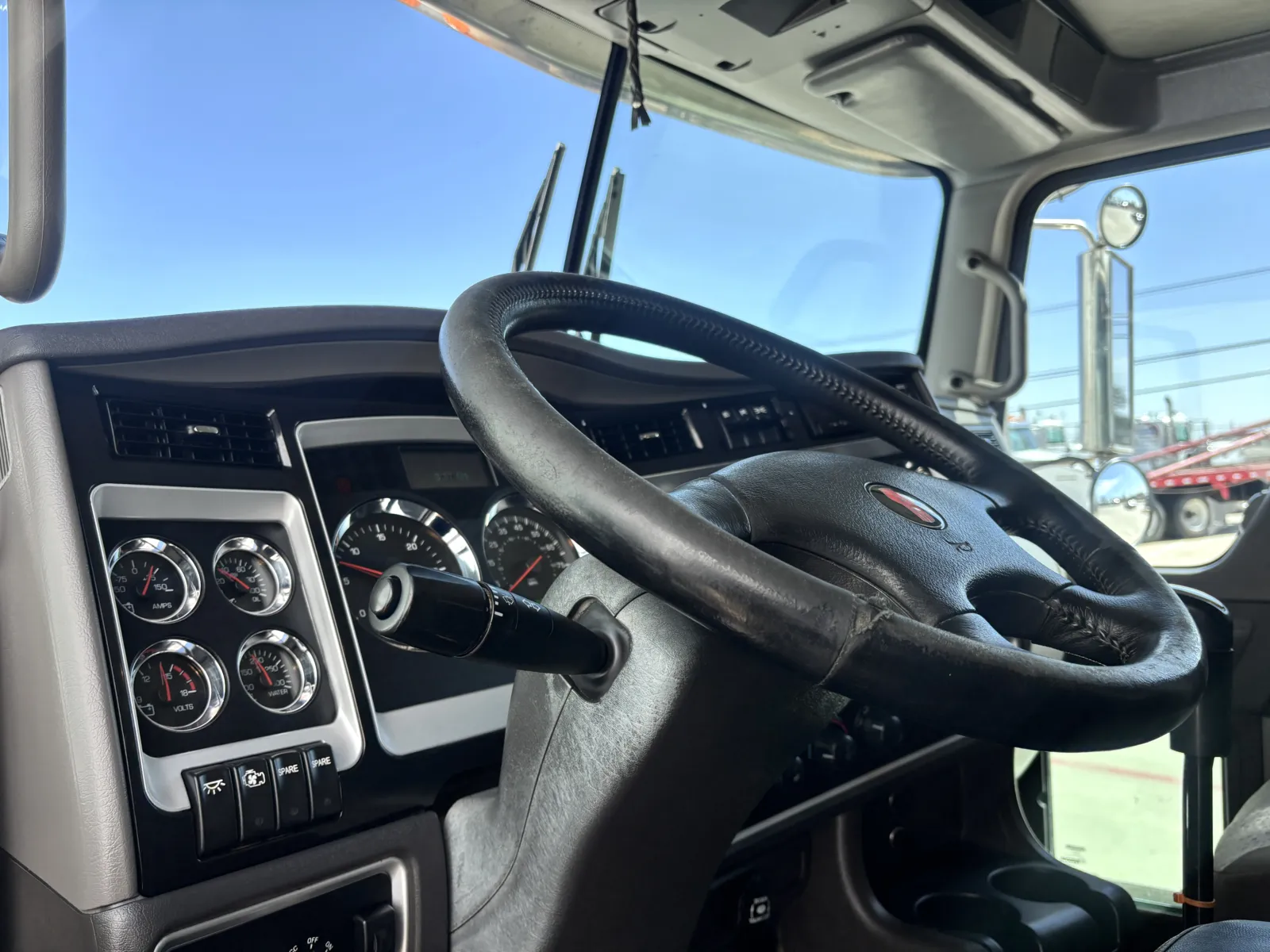 2018 Kenworth T800 - image 15