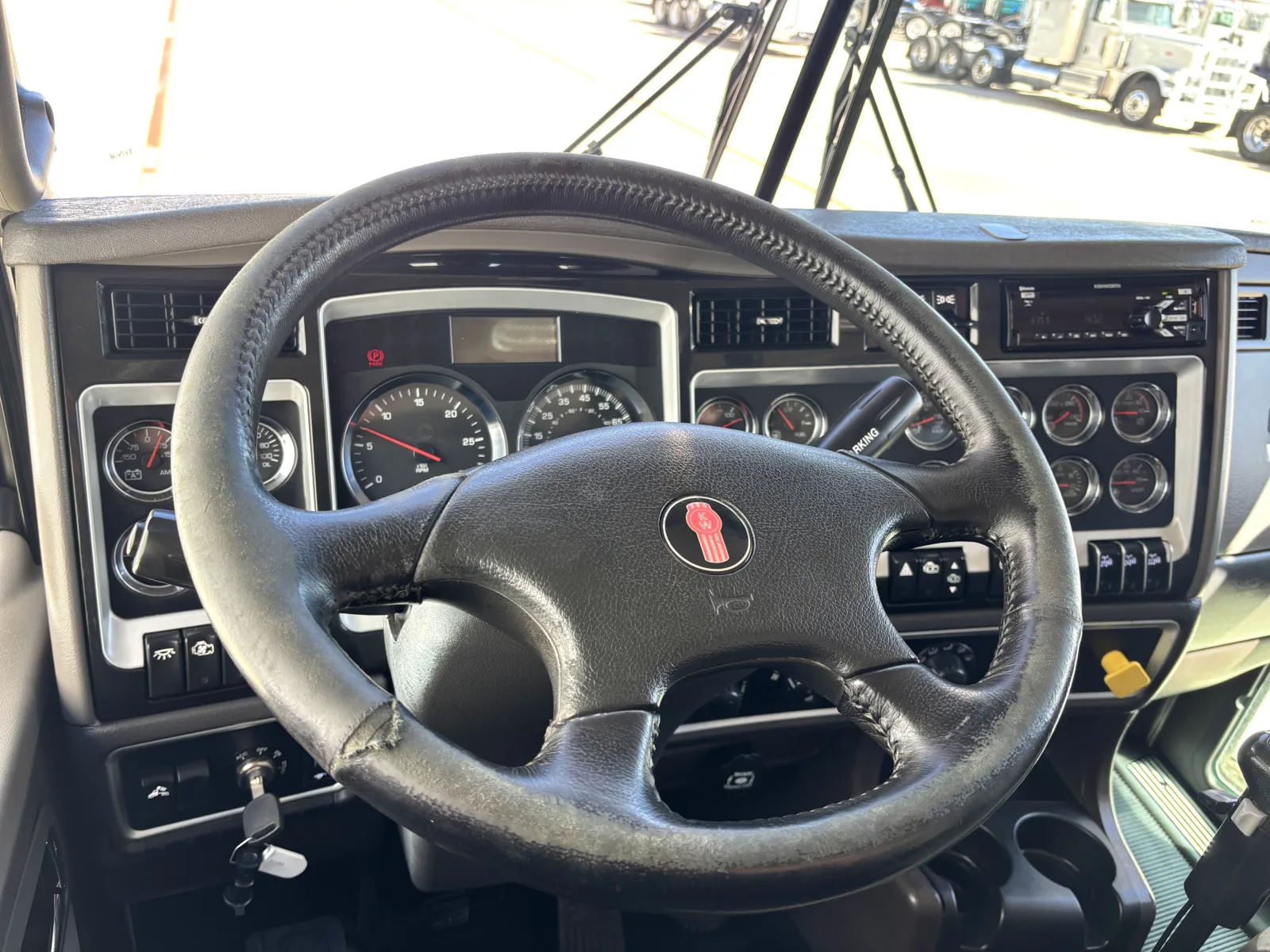 2018 Kenworth T800 - image 16