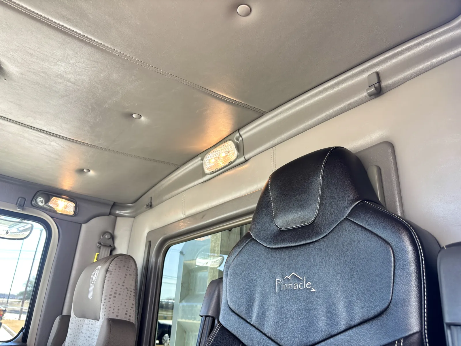 2018 Kenworth T800 - image 19