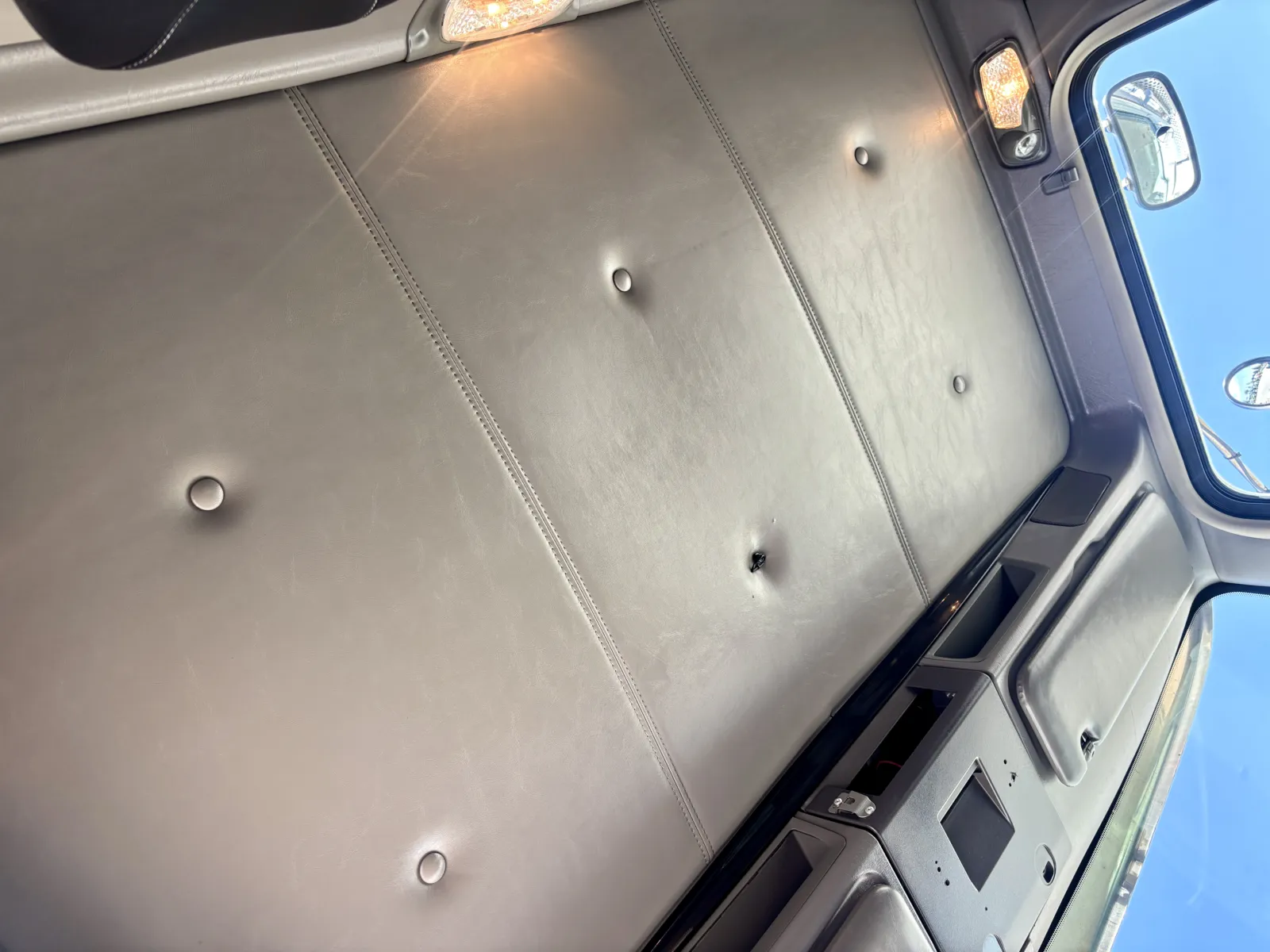 2018 Kenworth T800 - image 20