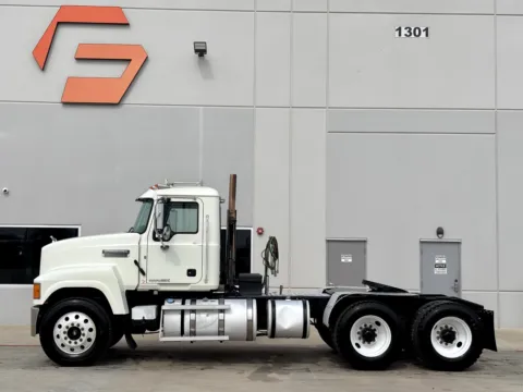 More photos of 2016 MACK CHU613 at Forge Truck Centers - Texas, TX