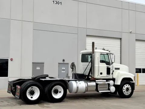 More photos of 2016 MACK CHU613 at Forge Truck Centers - Texas, TX