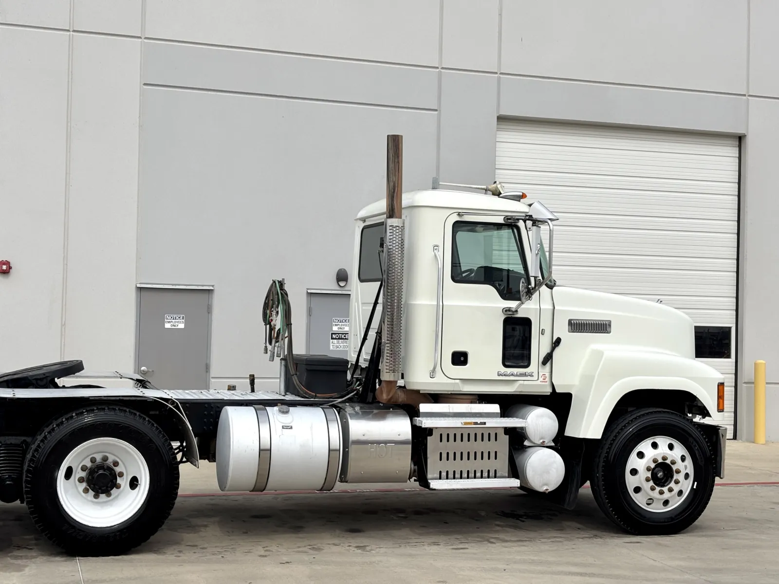 2016 Mack - image 7