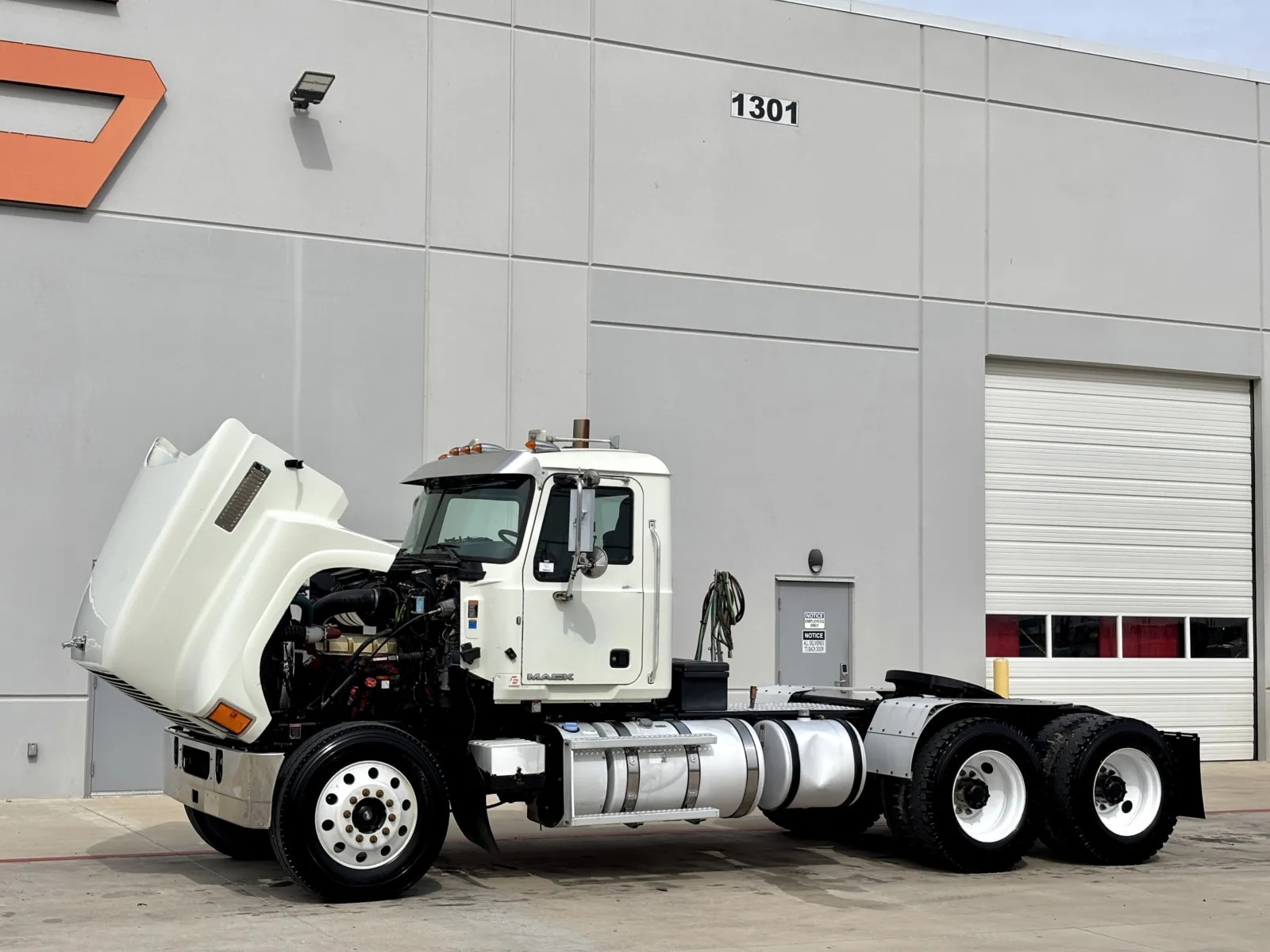2016 Mack - image 10