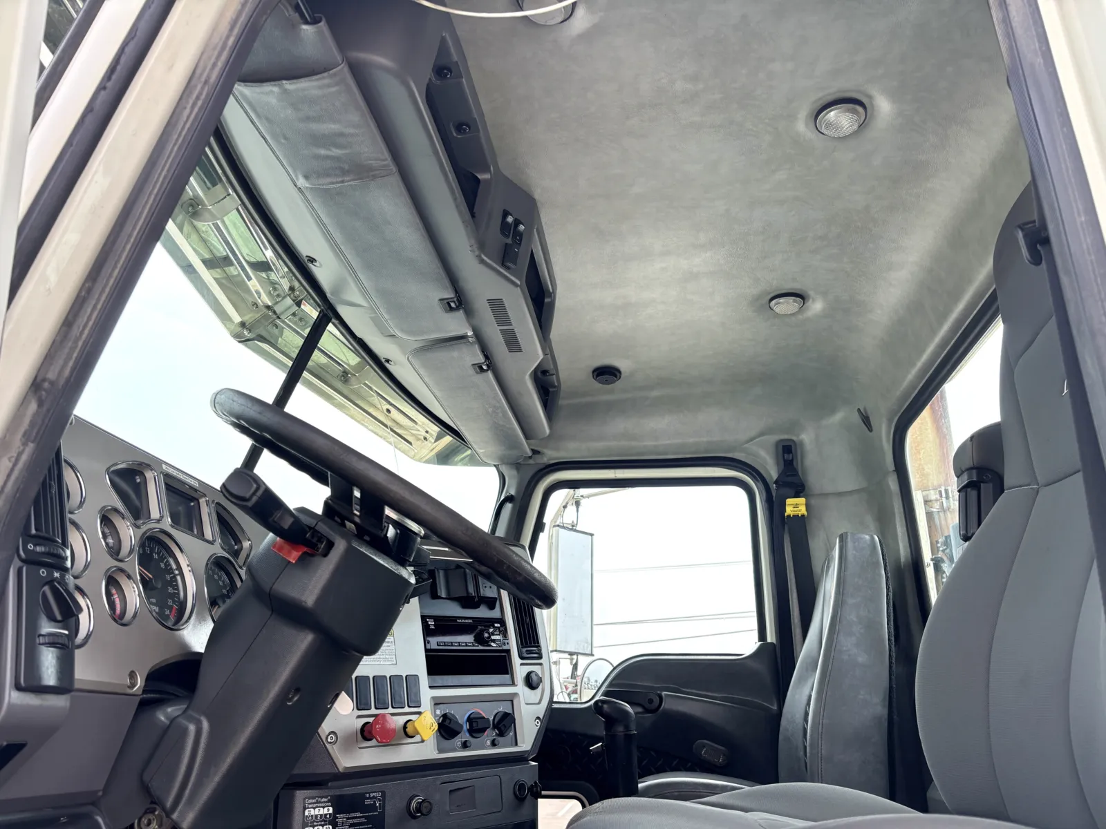 2016 Mack - image 14