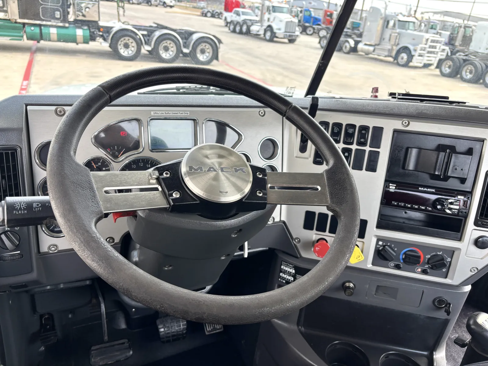 2016 Mack - image 16