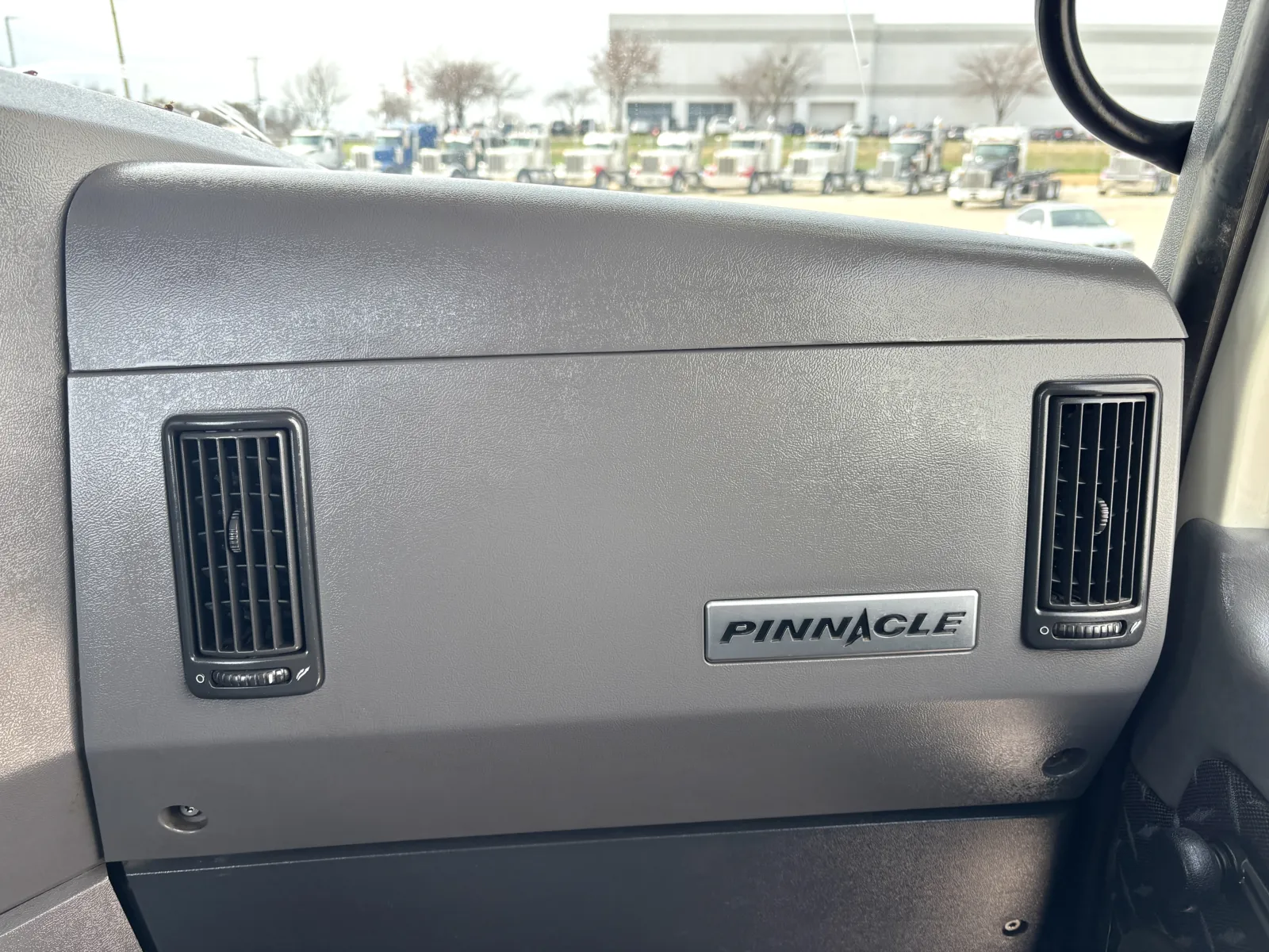 2016 Mack - image 19