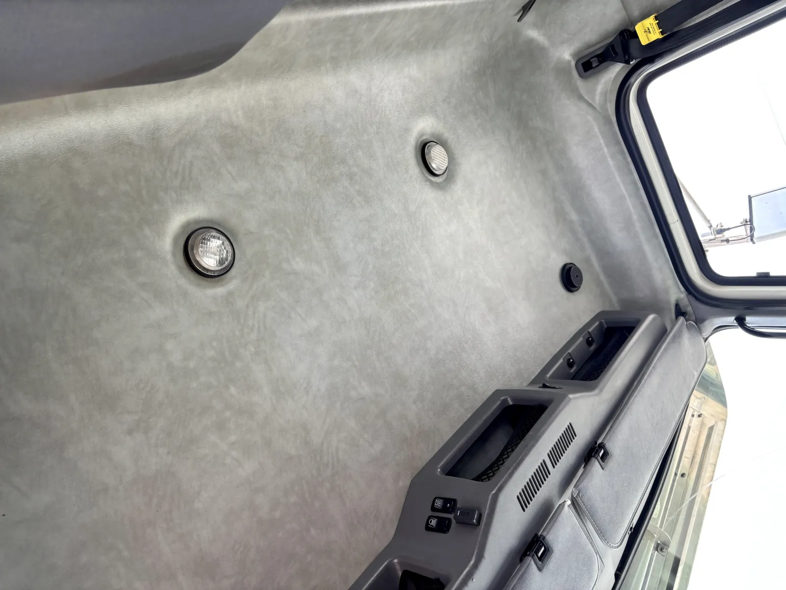 2016 Mack - image 21