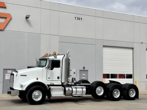 Photos of 2015 KENWORTH T800 for sale in Hutchins, TX at Forge Truck Centers - Texas