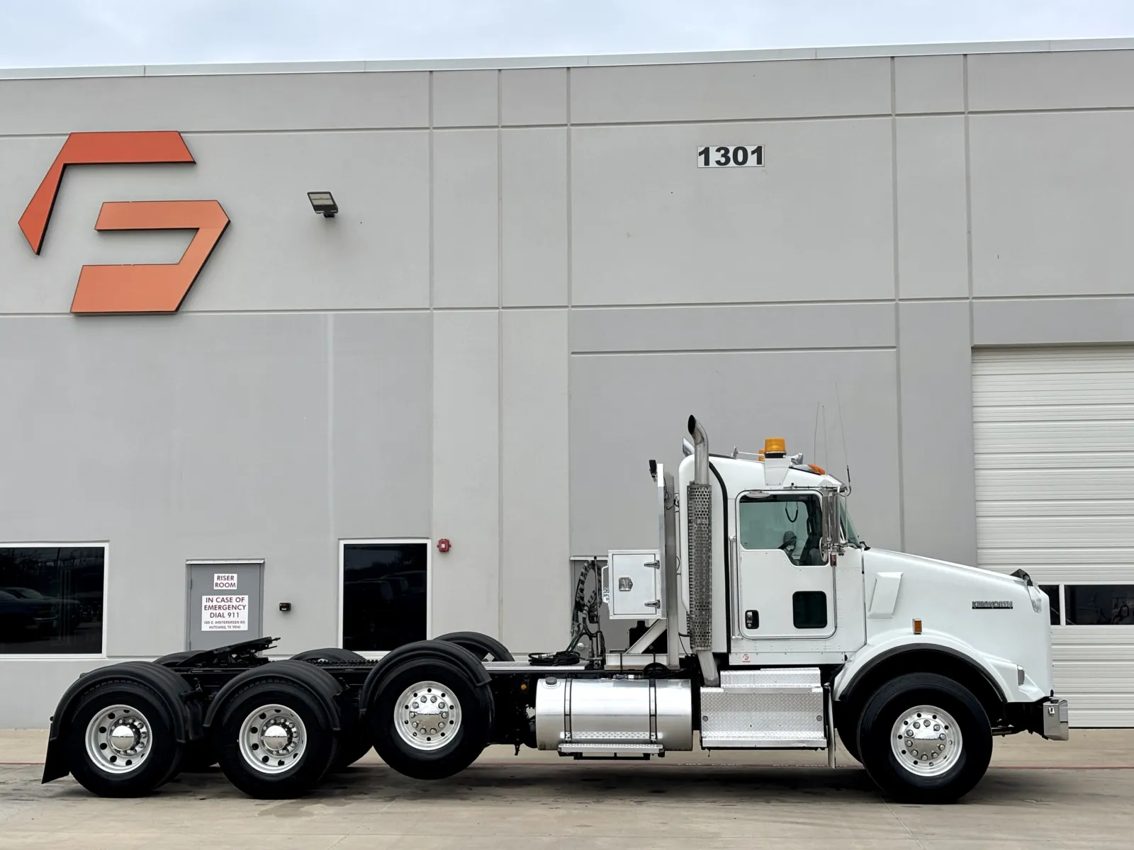 2015 Kenworth T800 - image 3