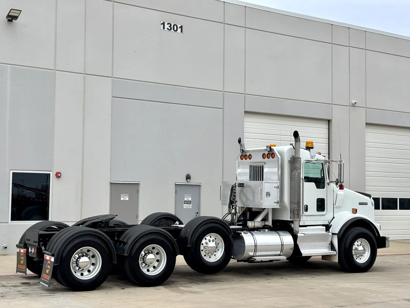 2015 Kenworth T800 - image 5